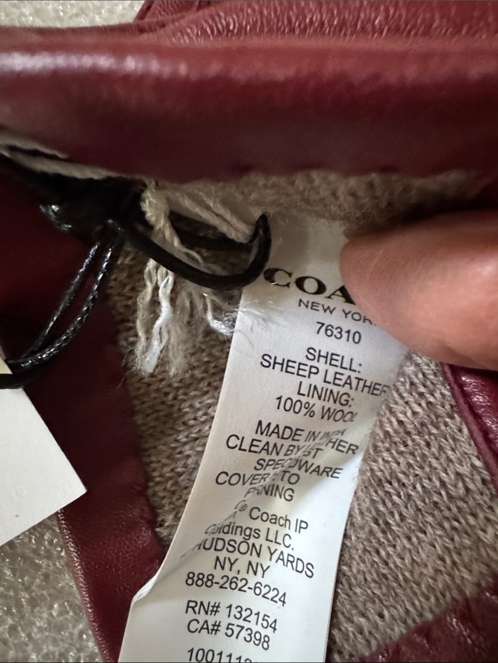 NWT Cherry Tech Coach Leather Touchscreen Gloves with Signature Charm - Picture 11 of 16